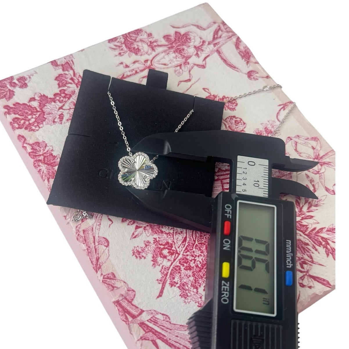 Women's Lucky Charm Pavé Clover Pendant Necklace Color 925 Sterling silver