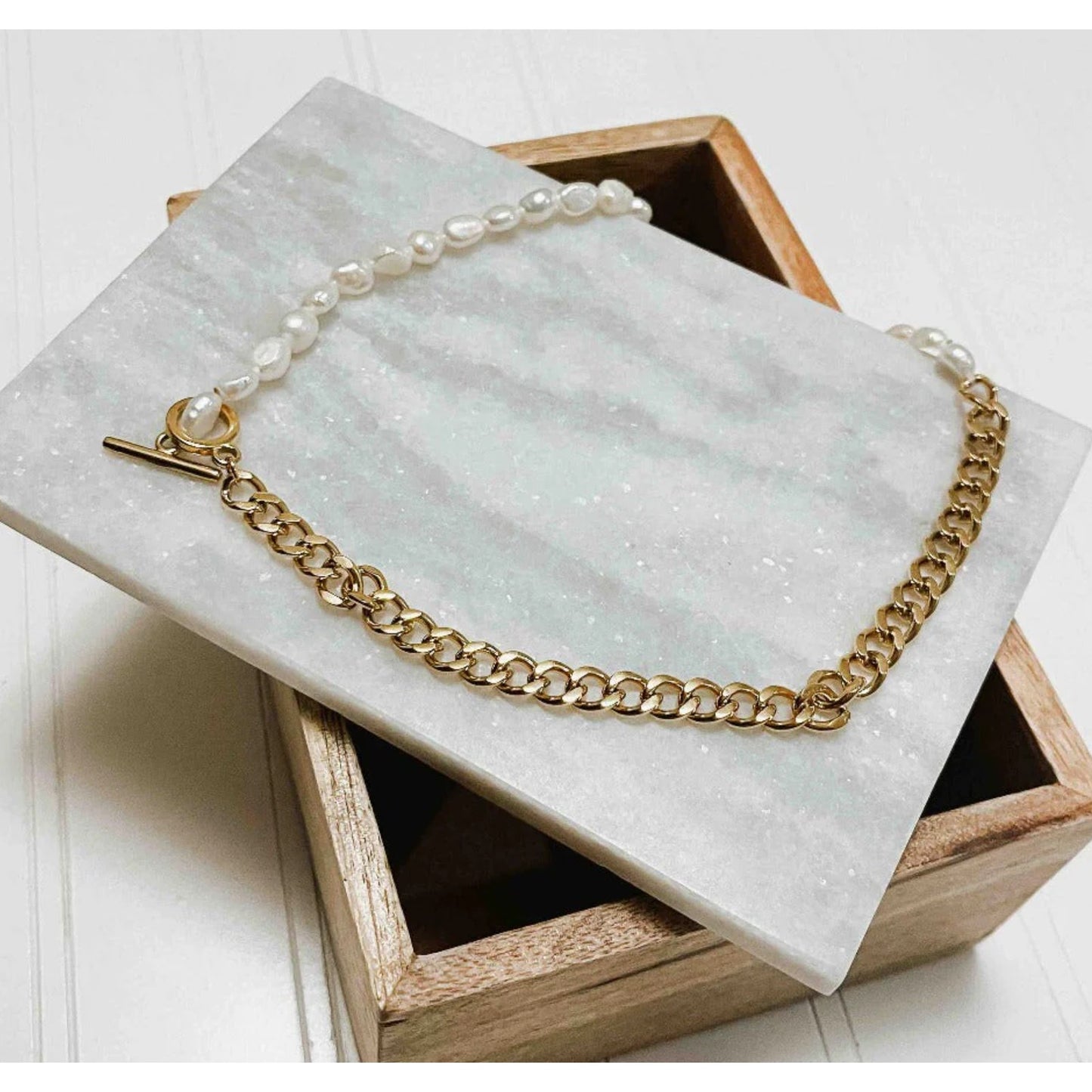 Water Pearled Chain Mix with Gold tone Necklace