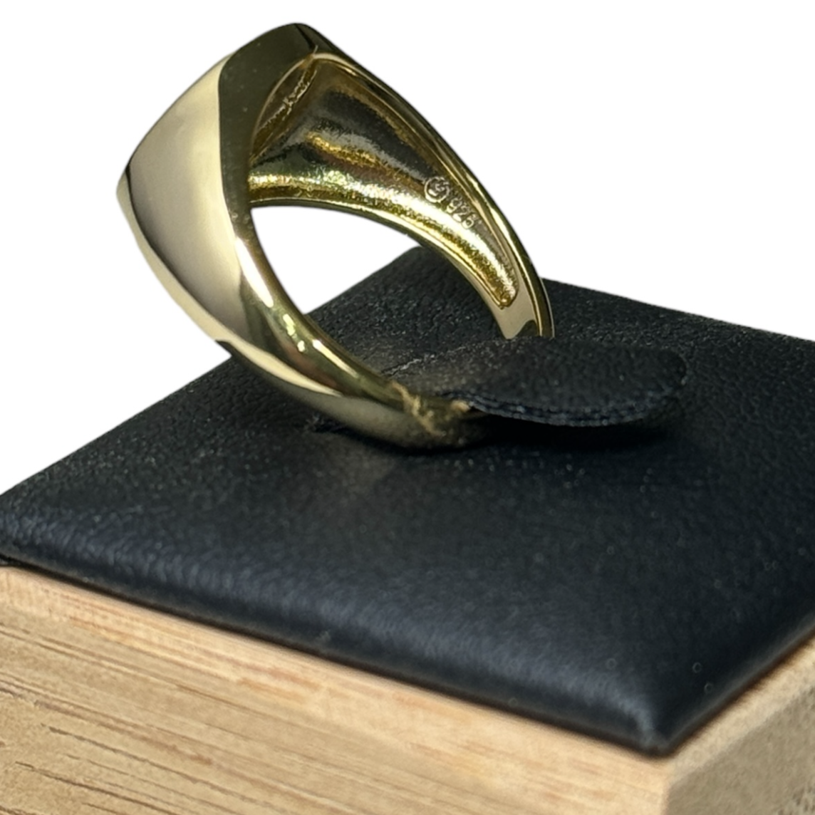 Yin & Yang Ring Gold and Black