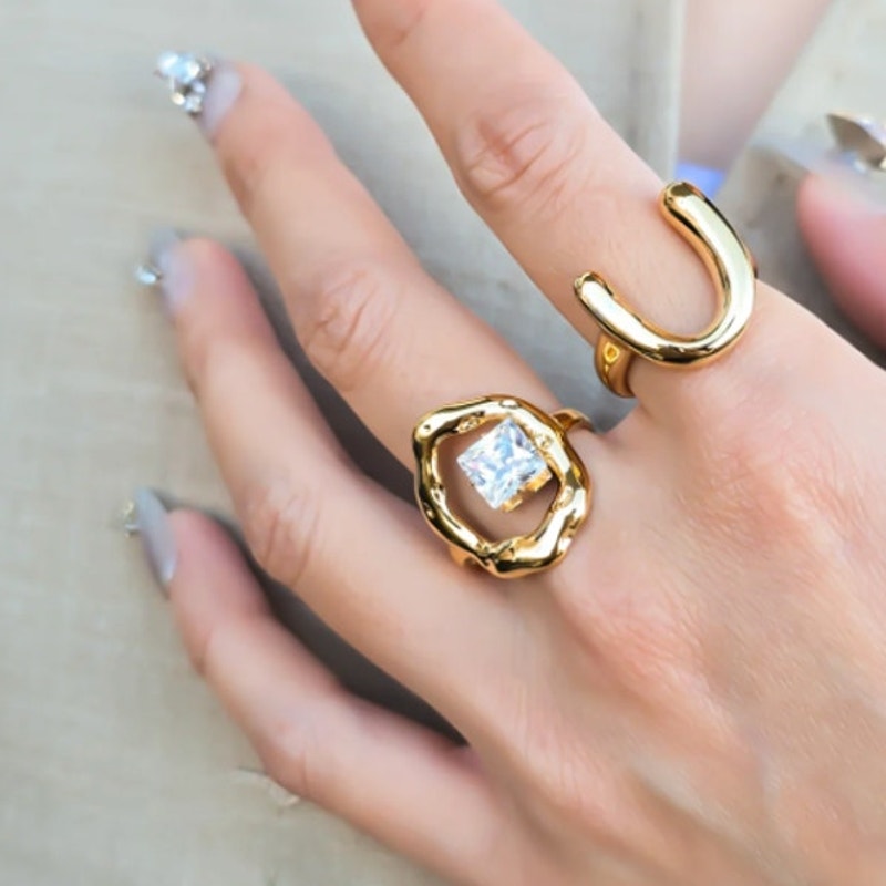 Luxe Orbit Ring adjustable