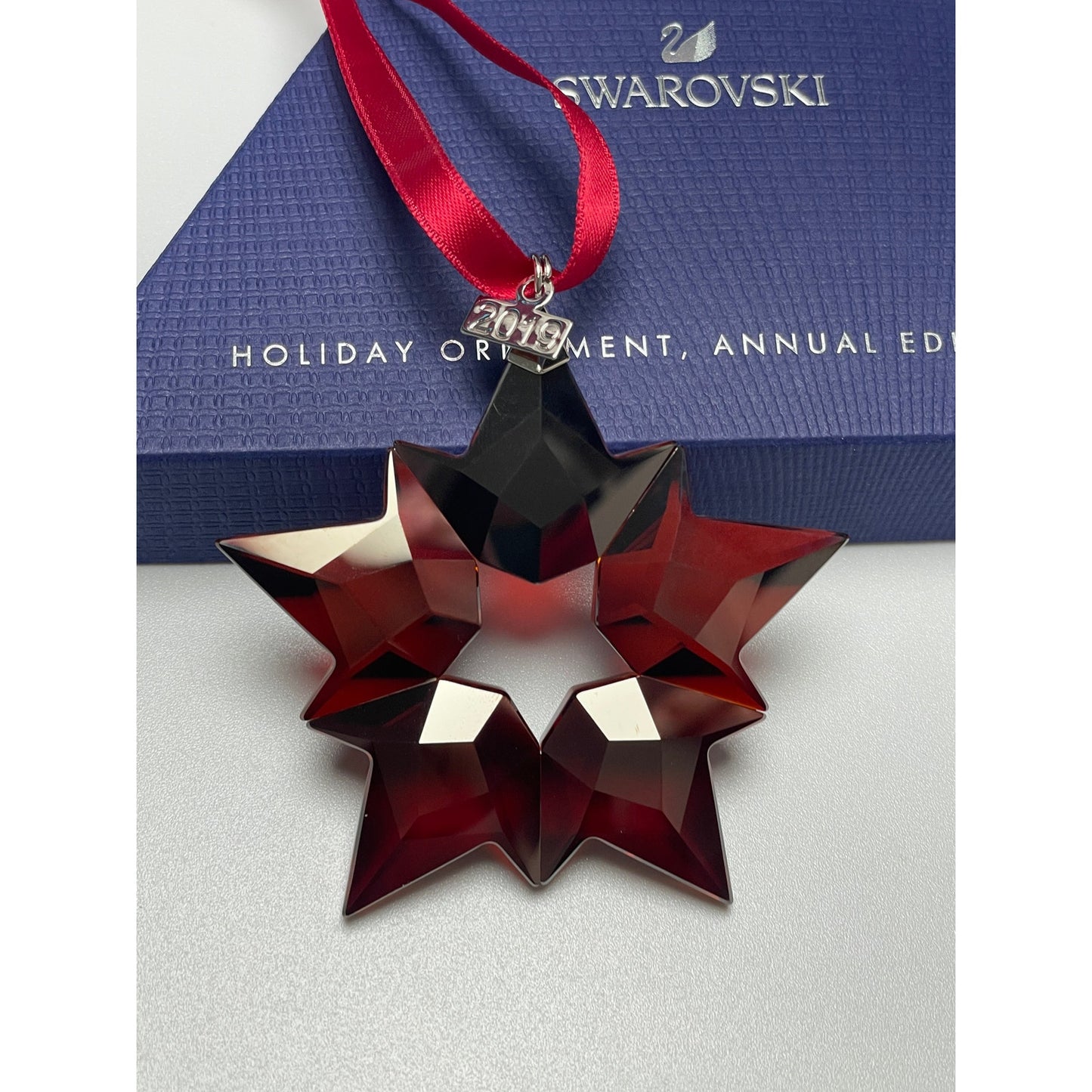 SWAROVSKI 2019 holiday ornament Christmas Large Star Red Ornament