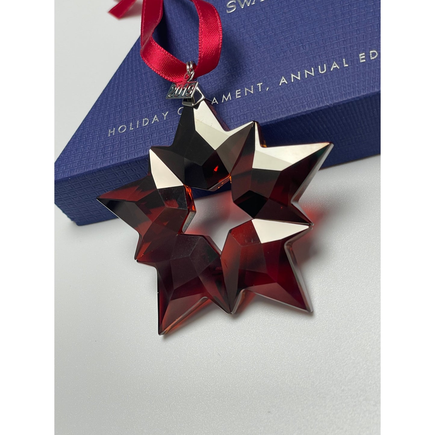 SWAROVSKI 2019 holiday ornament Christmas Large Star Red Ornament