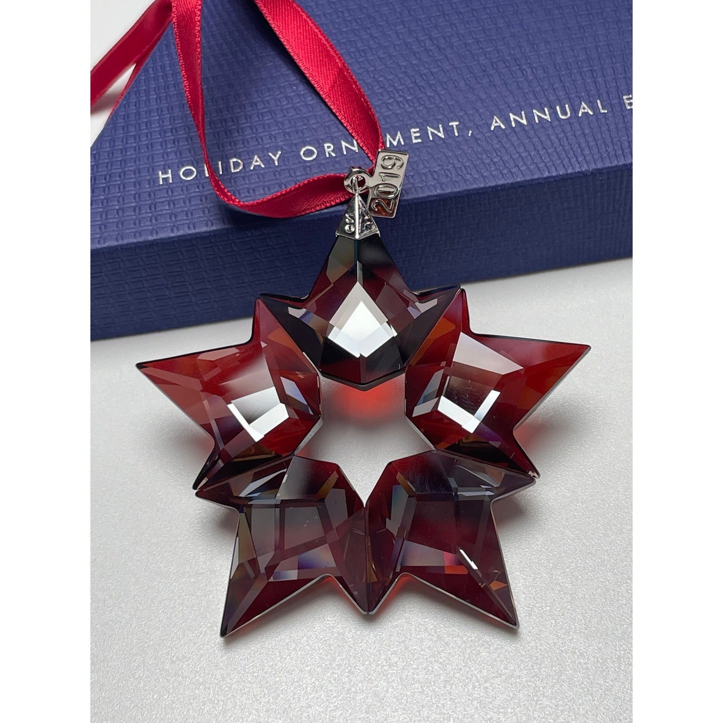 SWAROVSKI 2019 holiday ornament Christmas Large Star Red Ornament